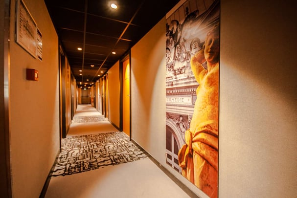Interior Corridor - Hôtel Hotelio