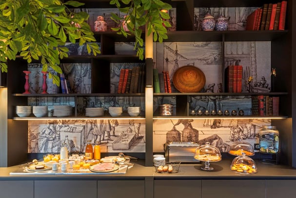 Buffet breakfast with local or biologic products