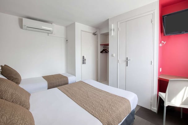 Guest Room for Three