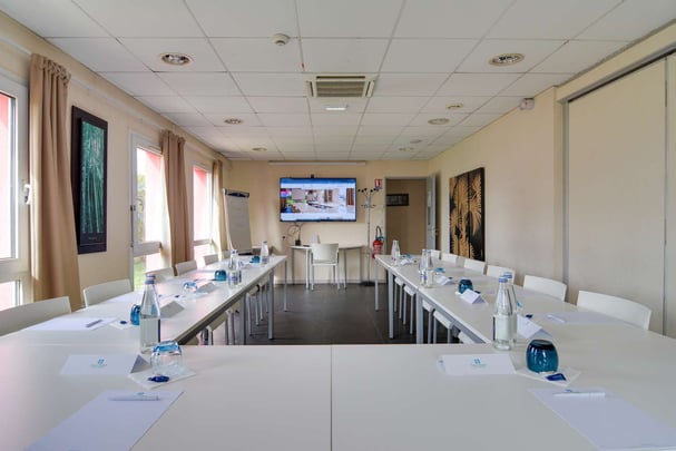Les Bambous Meeting Room