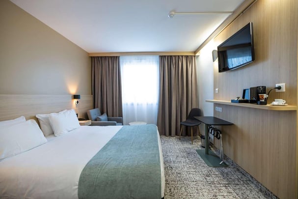 SURE HOTEL BDX LAC OTA