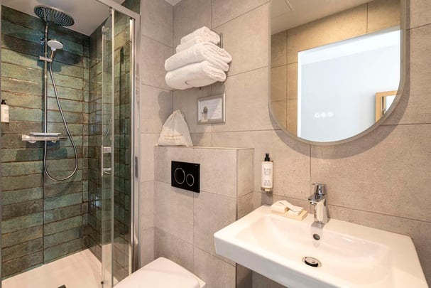 Single Guest Room Bath