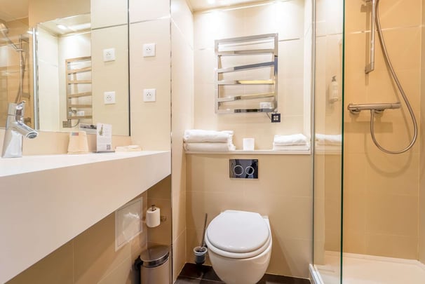 Premium Guest Room Bath Double