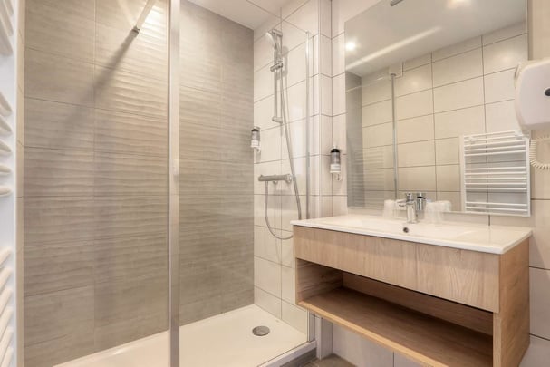 Family Suite Bathroom