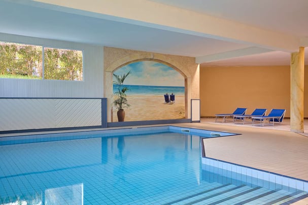 Indoor swimmingpool