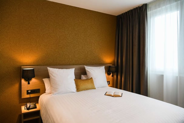 Superior Guest Room with One Queen Bed