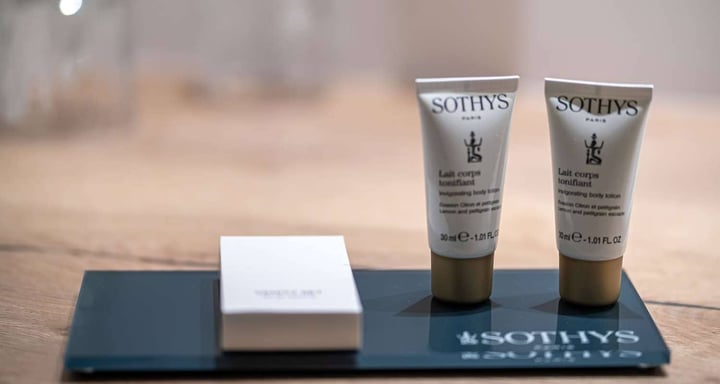 Bathroom and room amenities