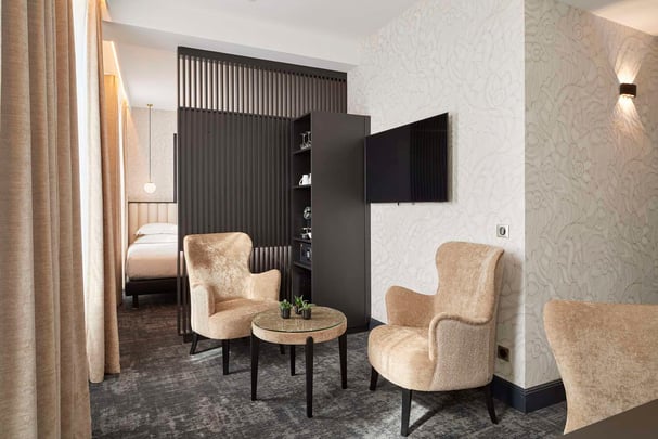 salon chambre Junior Suite batiment best western premier hotel des vignes et des anges pauillac