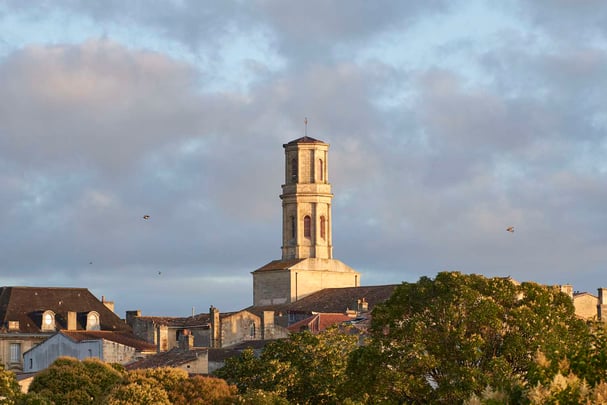 vue clocher pauillac depuis chambre best western premier hotel des vignes et des anges pauillac