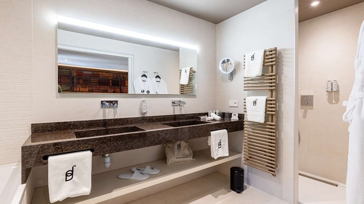 L'Explorateur - Bathroom