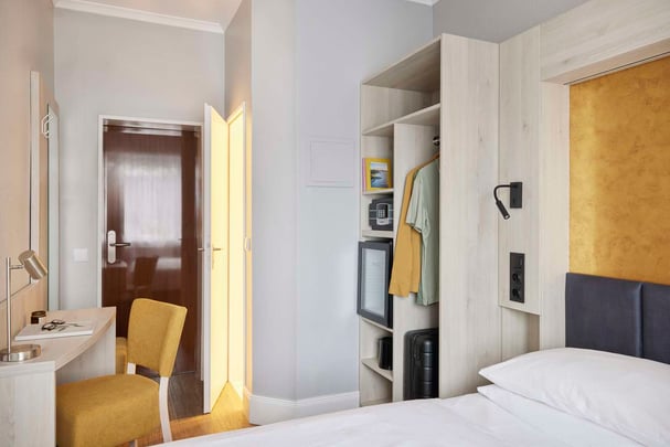 Standard single room