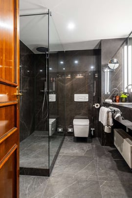 Bathroom superior room