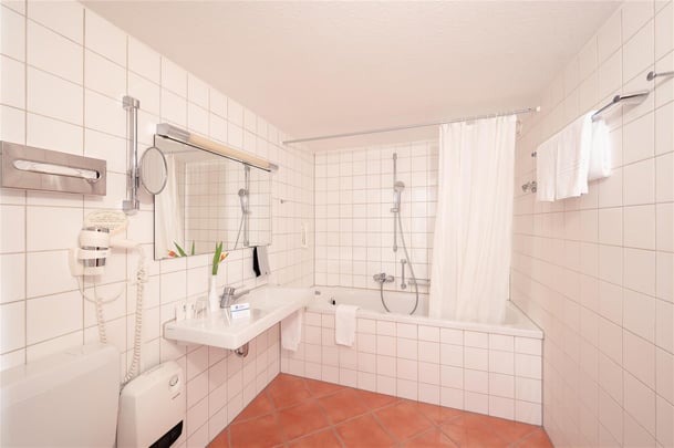 Standardzimmer_Bathroom