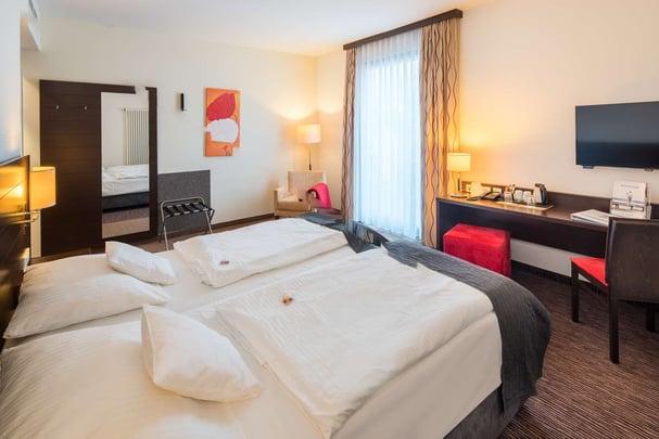 double room, single beds