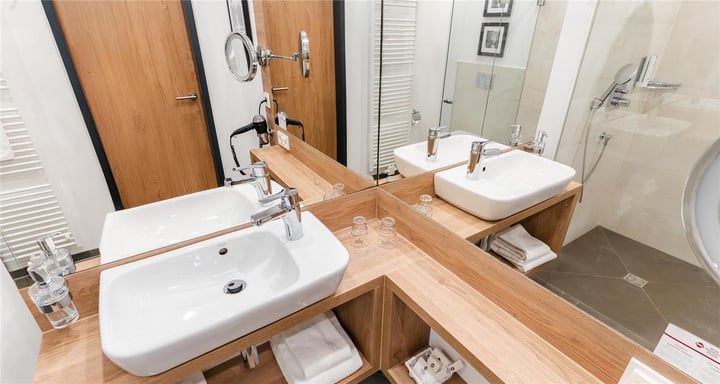 skin bathroom, Komfort-Plus-double room