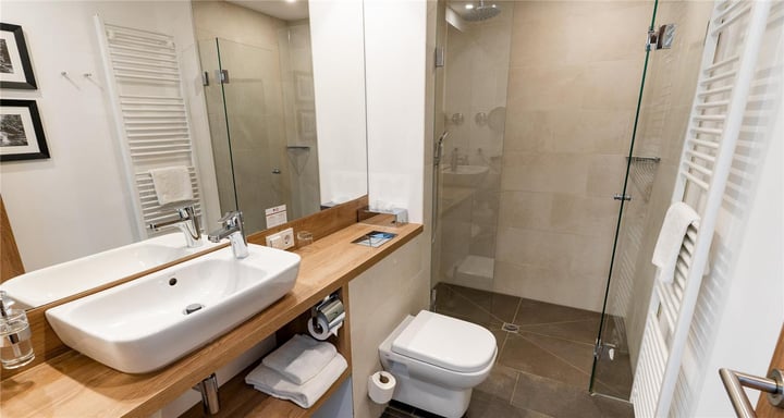 skin bathroom, Komfort-Plus-single room