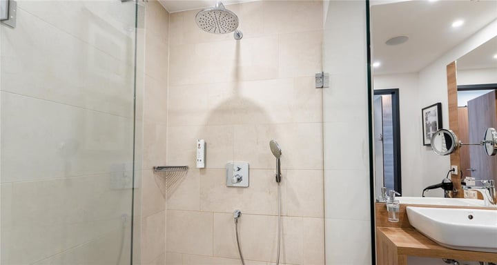 shower Komfort-Plus-double room