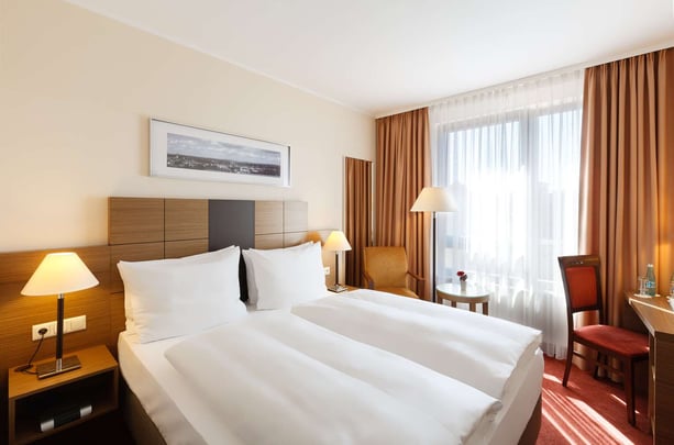 double room with queensize bed