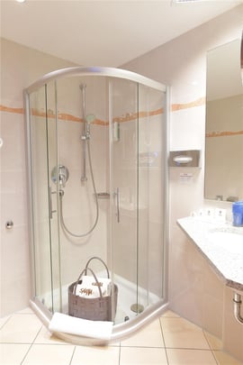 Comfort double room bathroom