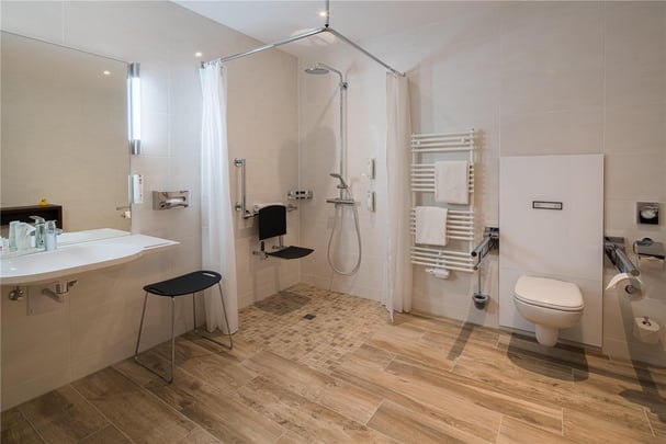 Penthouse Suite wheelchair bathroom