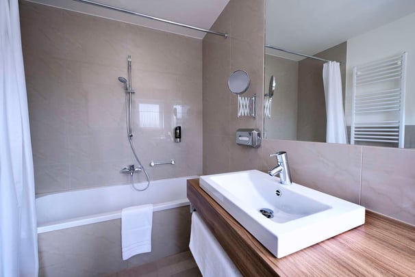 Guest room bath