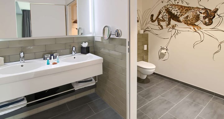 Themeroom British Racing Bathroom