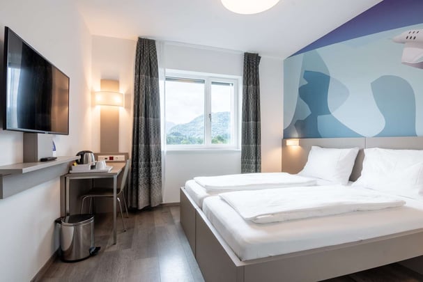 Standard room with double bed