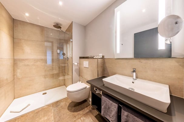 AmaliaAmalia+ bathroom example