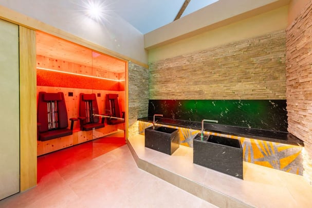 Infrared cabinKneipp basin