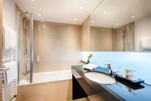 Best Western Plus Welcome Hotel deluxe bathroom