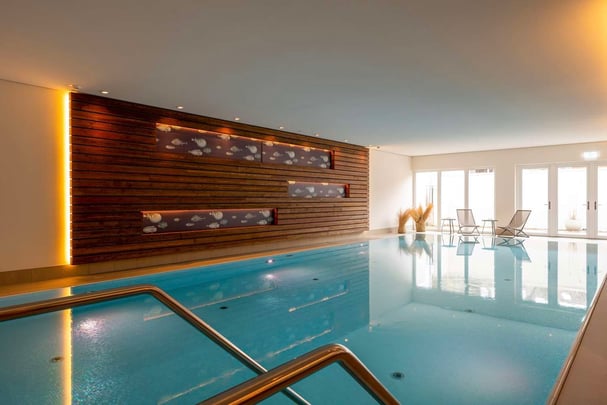 Pool - indoor