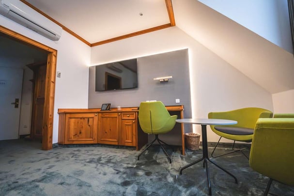 Comfort room living area