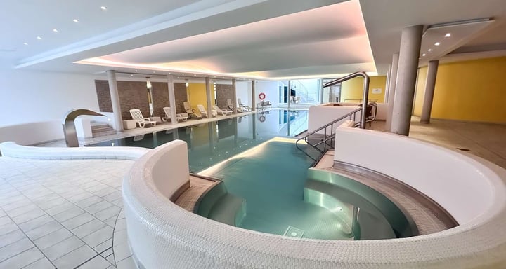 Pool - indoor
