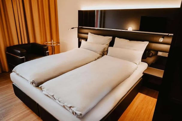 Queen size premium room