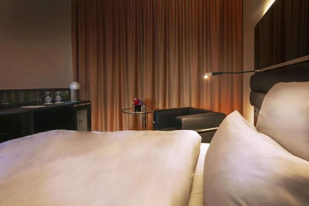 Queen size comfort room