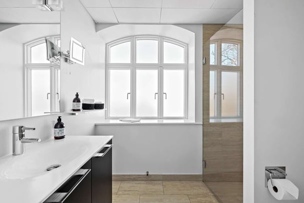 BW Hotel Eyde std doule bathroom