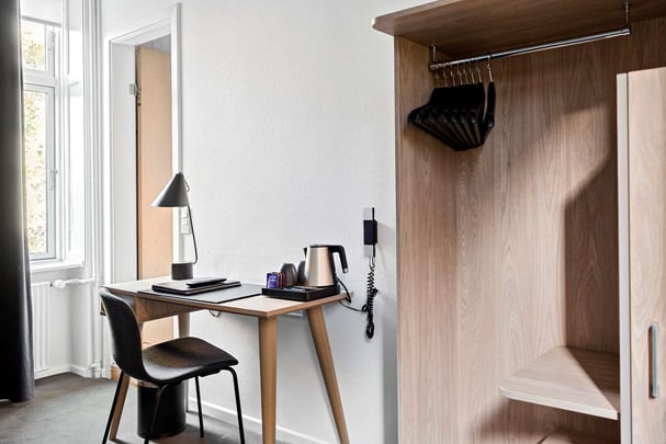 BW Hebron std single