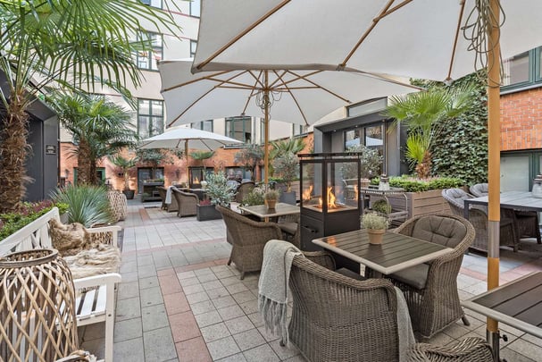 BW Hebron outdoor lounge