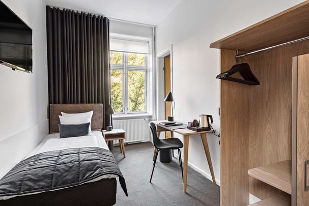 BW Hebron std single