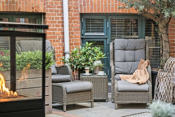 BW Hebron outdoor lounge