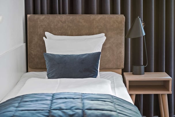 BW Hebron std single