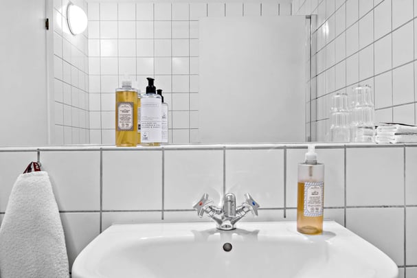 BW Hotel Royal queen Bath room