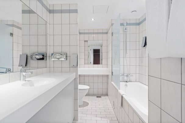 BW Airport Hotel Copenhagen bath room deluxe