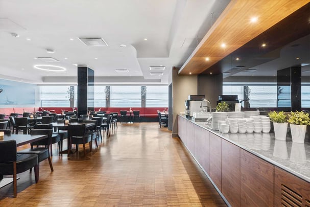BW Airport Hotel Copenhagen Breakfast seating area