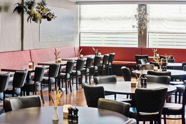 BW Airport Hotel Copenhagen breakfast seating area