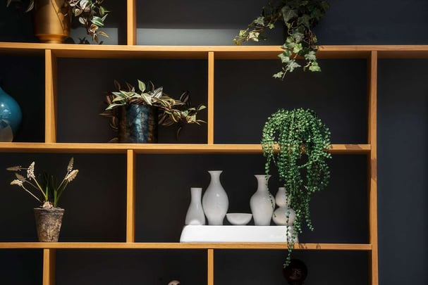 BW Airport Hotel Copenhagen closu up shelf in lobby