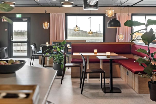 Aiden Herning breakfast area