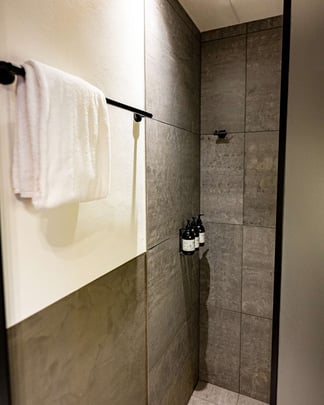 DSC economy Standard Queen size seng, bathroom