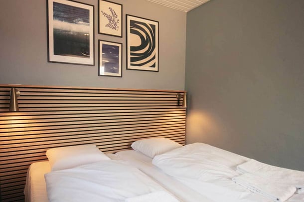 2 Twin Beds Economy Guest Room