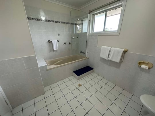 Guest Bathroom with Bathtub